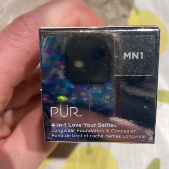 PÜR 4-In-1 Love Your Selfie Longwear Foundation & Concealer - Picture 5 of 5
